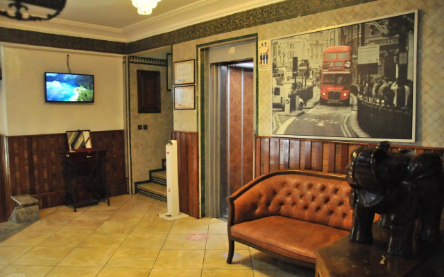 Hotel East West