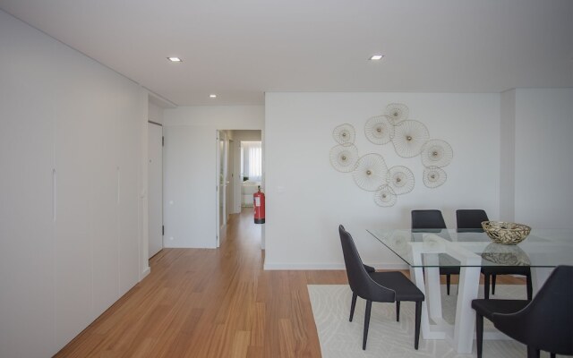Liiiving -Luxury River View Apartment VI