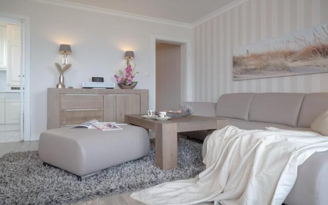 Beachwalk _JHM25 _ 26_