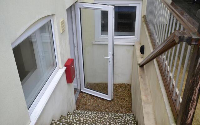 Willow Tree Apartment - 1 Bedroom Apartment - Stayseekers