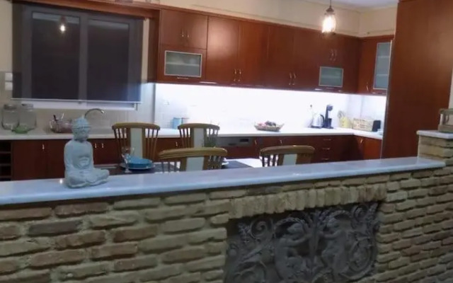 Nikos House Megara