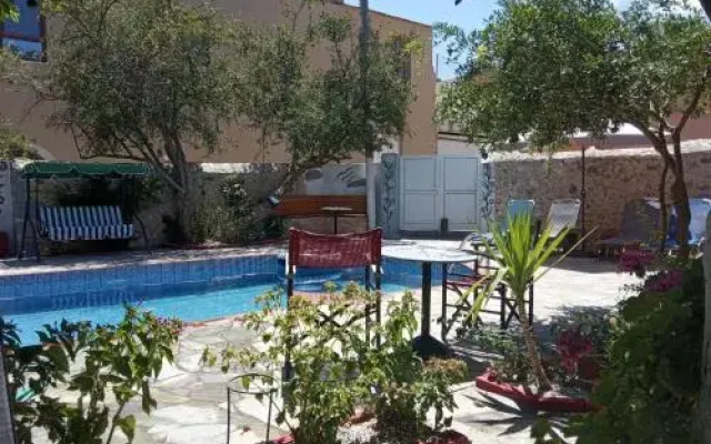 Elegant Villa Liakos