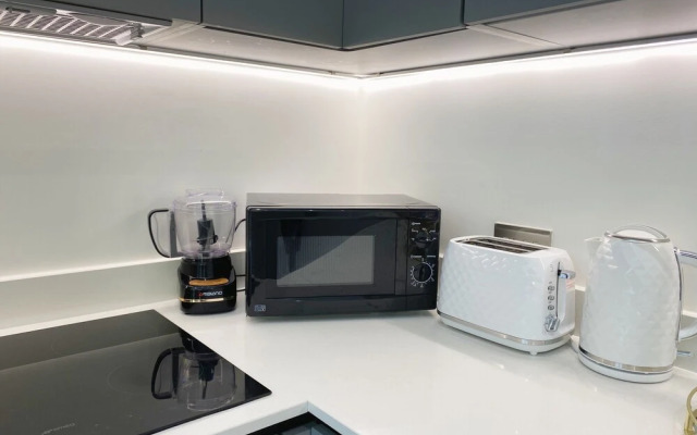 Newpointe Luxury Serviced Apartment at the Atrium