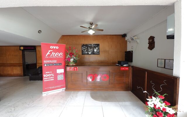 OYO 468 Dumrong Town Hotel
