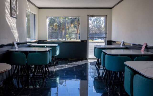 Days Inn by Wyndham Columbia