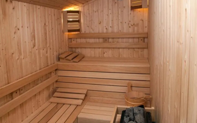 White House Family Hotel