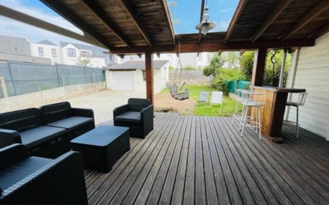 Nice 130m With Terrace Garden In Vannes