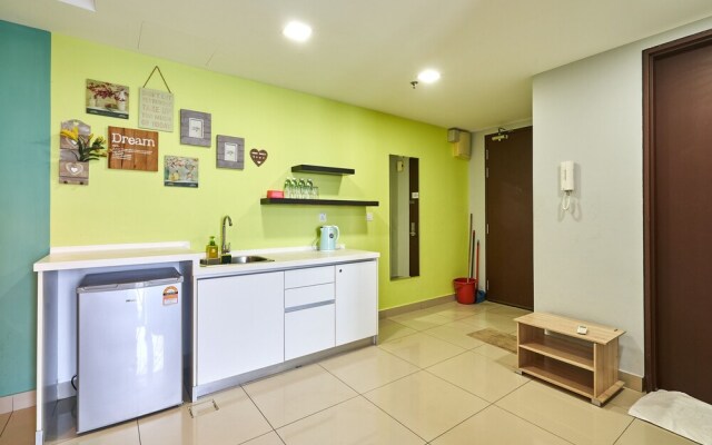 OYO Home 44002 Classic 2br Setia Alam Trefoil.