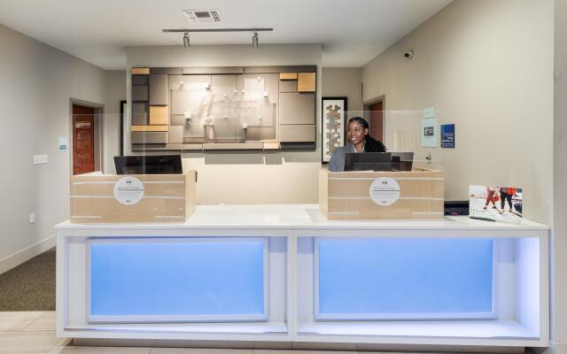 Holiday Inn Express & Suites West by IHG