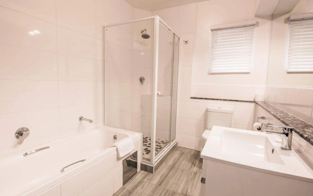 Airport Inn and Suites
