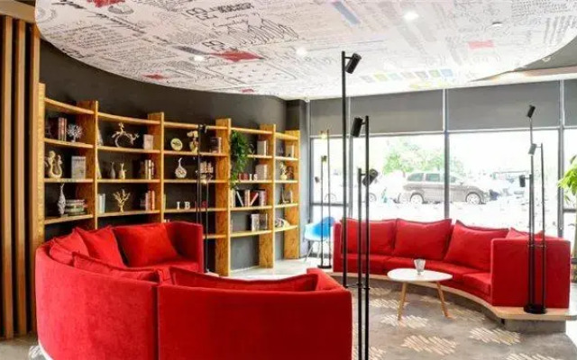 ibis Yichang Bayi Rd