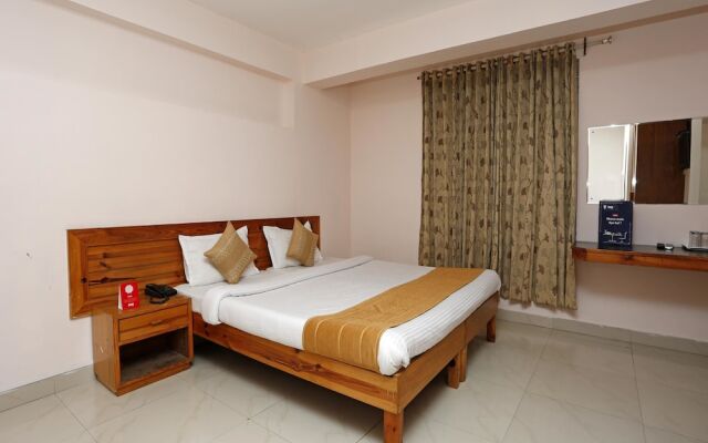 OYO 4740 White Orchid