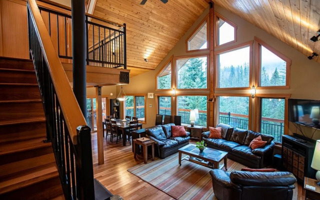 Begbie Snug by Revelstoke Vacations