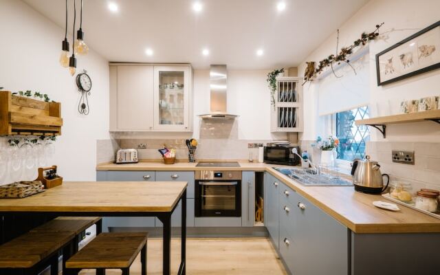 The Annex - Windermere Escape for Two