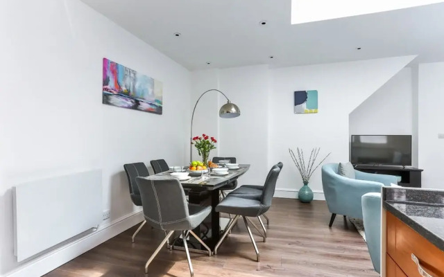 Durweston Mews
