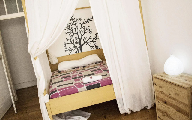 Locals Hostel & Suites