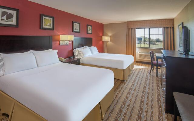 Holiday Inn Express & Suites Wauseon by IHG