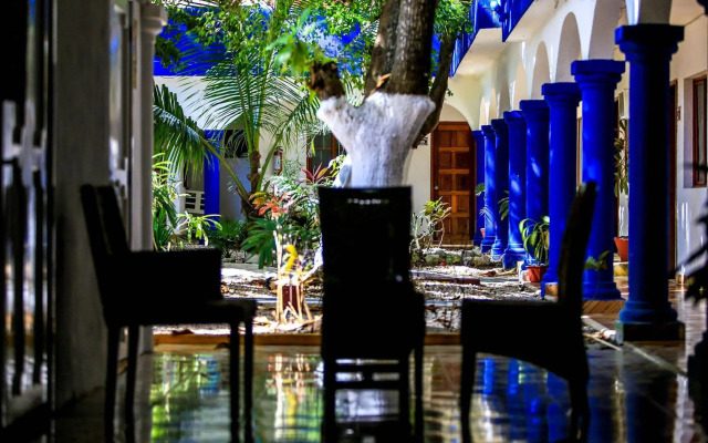 Hotel Maya Azul