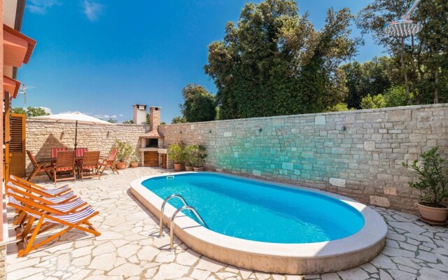 Nice Home in Banjole With Wifi and 2 Bedrooms