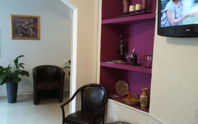 Tranzzit Hotel