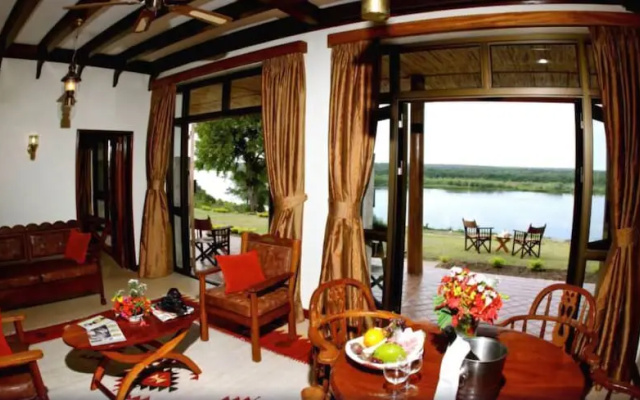 Paraa Safari Lodge