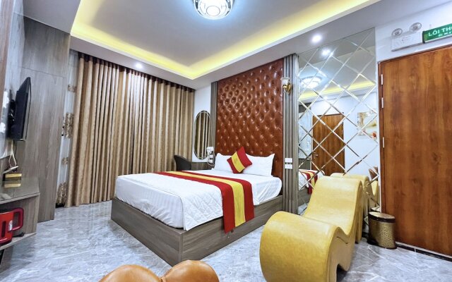 Queen Hotel - Mo Lao