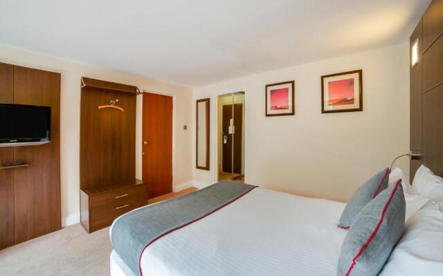 OYO The Bridge House Hotel