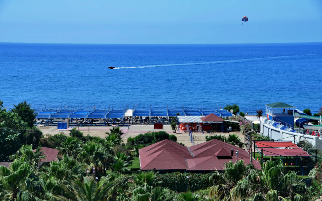 Royal Garden Suite Hotel