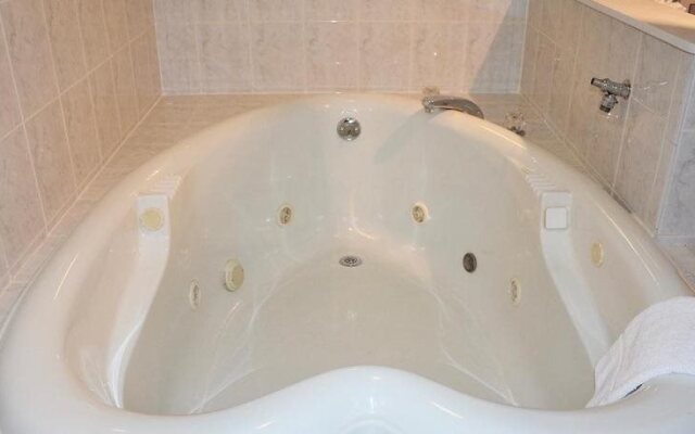 Beau Rivage Motel