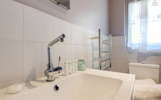 The Cleveland Arms I Matr1