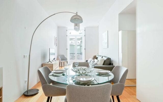 Spacious 1 Bedroom Apartment Near Baixa