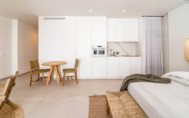 A5- Seaclub Suites by Roomservices