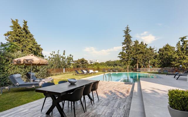 Dreamcatcher Villa Outdoor Indoor Pool hot tub