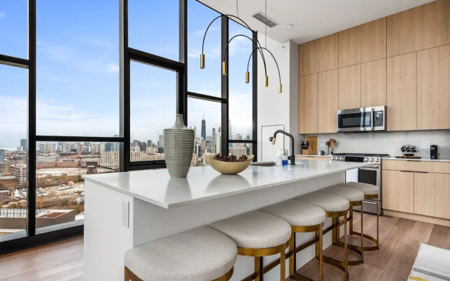 Luxury Penthouse 3BR Prime Location