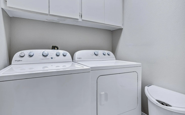 Elegant modern Palm Desert getaway