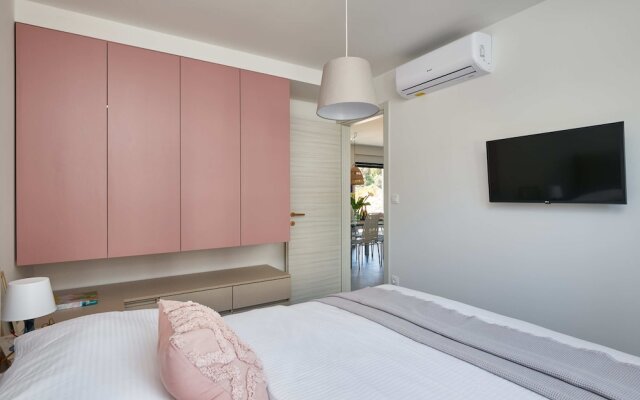 Irena Apartments