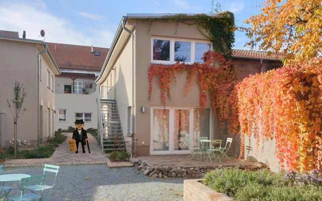 Travel Art Boardinghouse