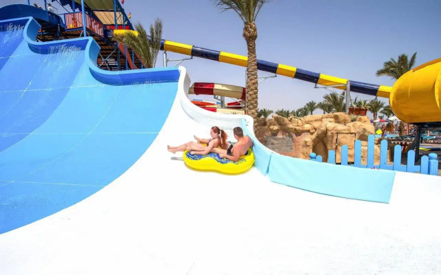 Hawaii Riviera Club Aqua Park - Families and Couples Only