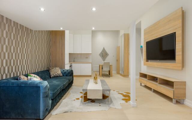 Squares and Dots Apartment