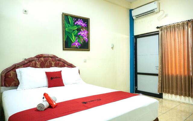 RedDoorz near H. Hasan Aroeboesman Airport