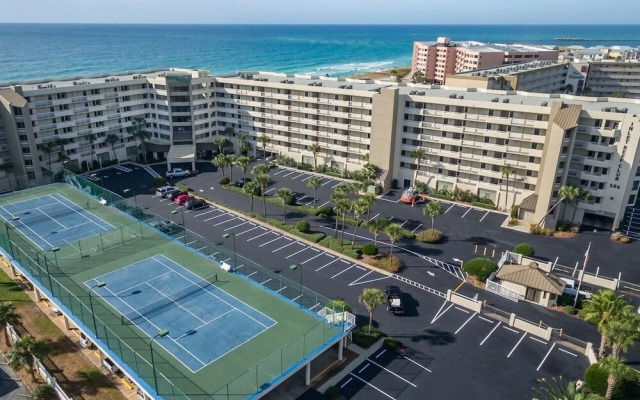 Inlet Reef 217 2 Bedroom Condo by RedAwning