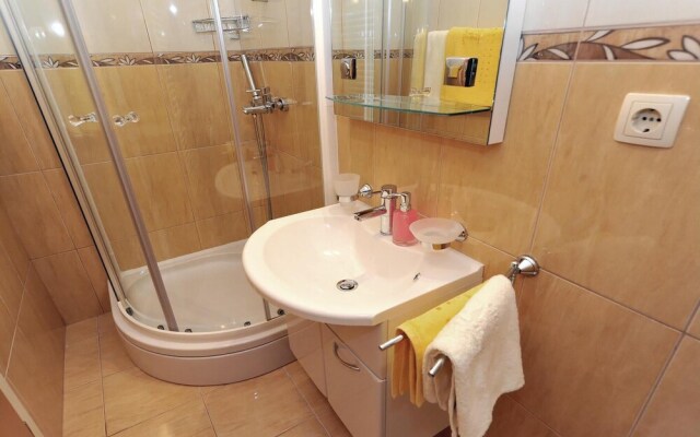 Nice Home in Pirovac With Wifi and 4 Bedrooms