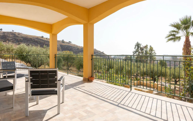 Attractive Apartment in Realmonte with Shared Swimming Pool