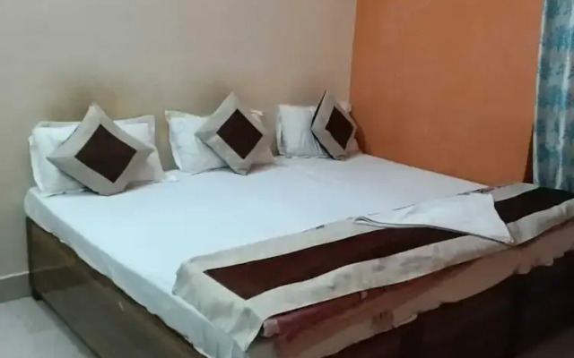 OYO 70117 Shivanand Hotel