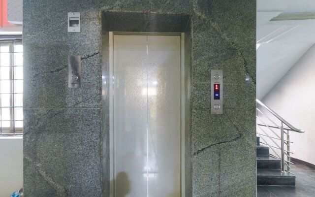 OYO 47565 Hotel Cm Residency