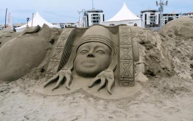 Hacienda Beach & Samaria Village