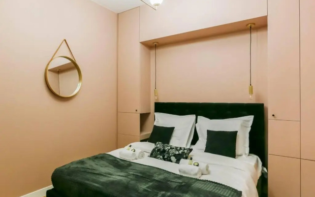 Louvre / Palais Royal Luxury Three Bedroom Duplex