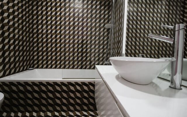JOIVY Elegant 2BR Apt nearby tram 28E stop - Portas Sol