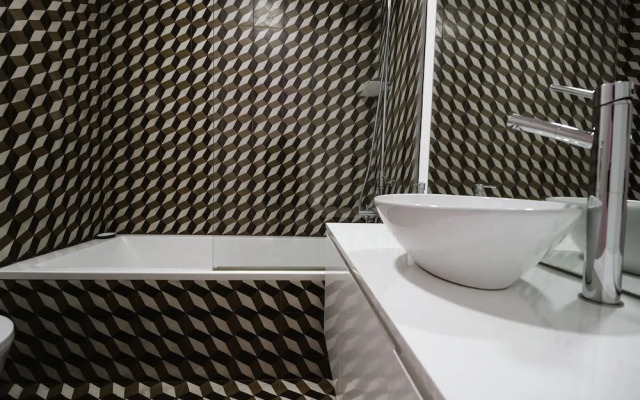 JOIVY Elegant 2BR Apt nearby tram 28E stop - Portas Sol