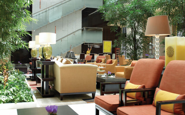 Financial International Street